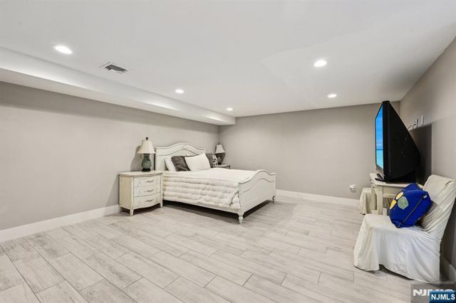 746 Undercliff Avenue B, Edgewater, NJ 07020