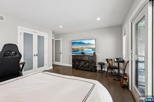 746 Undercliff Avenue B, Edgewater, NJ 07020