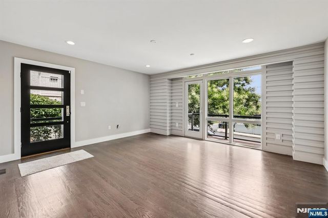 746 Undercliff Avenue B, Edgewater, NJ 07020