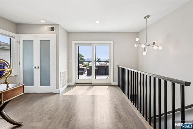 746 Undercliff Avenue B, Edgewater, NJ 07020