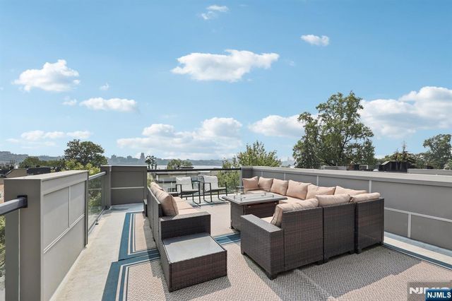 746 Undercliff Avenue B, Edgewater, NJ 07020