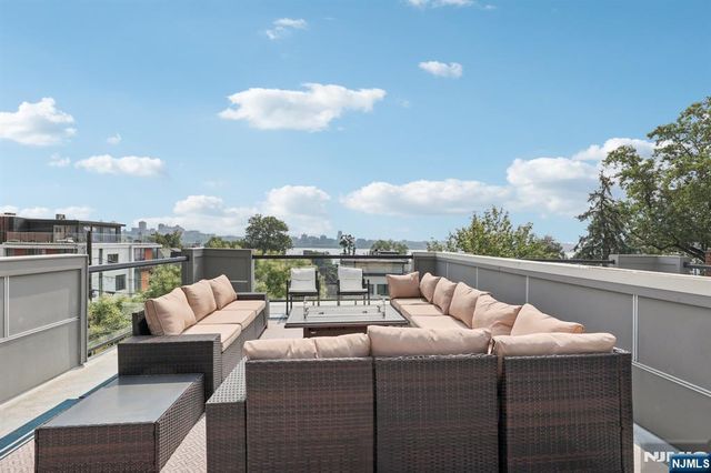 746 Undercliff Avenue B, Edgewater, NJ 07020