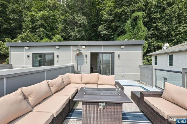 746 Undercliff Avenue B, Edgewater, NJ 07020