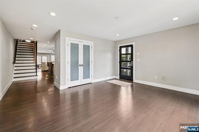 746 Undercliff Avenue B, Edgewater, NJ 07020