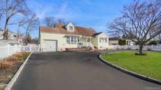 197 W 5th Street, Deer Park, NY 11729