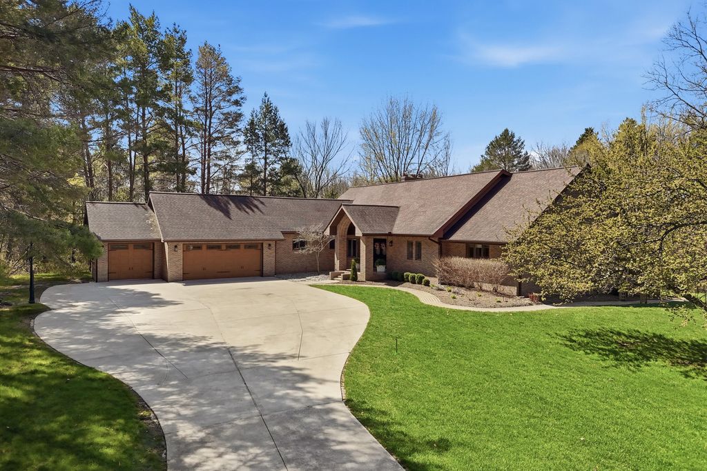 9256 Fenton Road, Grand Blanc, MI 48439