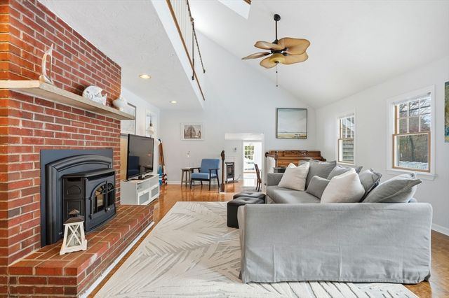 18 King Phillips Path, Duxbury, MA 02332