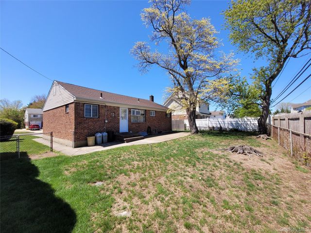 12 Clark Street, Plainview, NY 11803