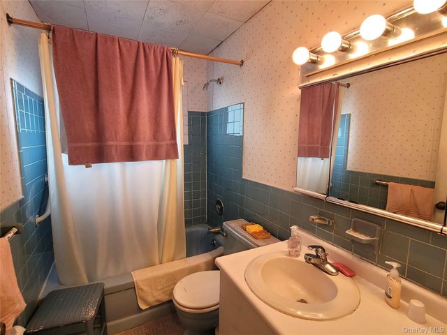 12 Clark Street, Plainview, NY 11803
