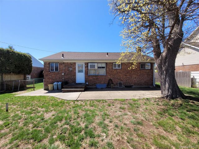 12 Clark Street, Plainview, NY 11803