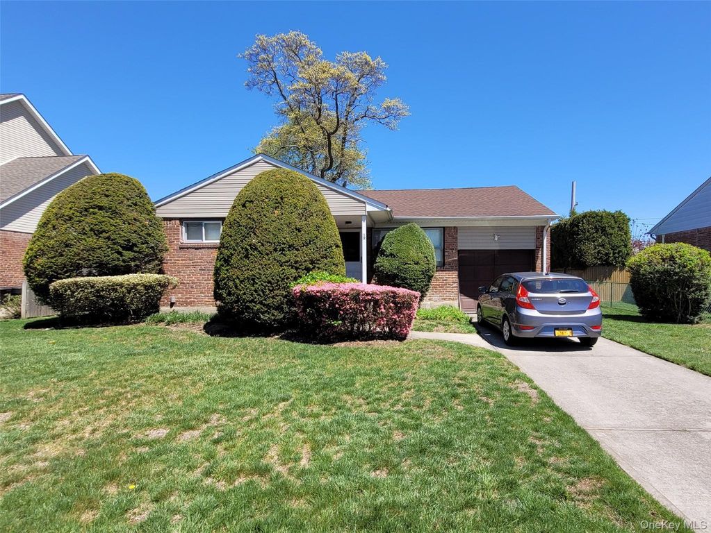 12 Clark Street, Plainview, NY 11803