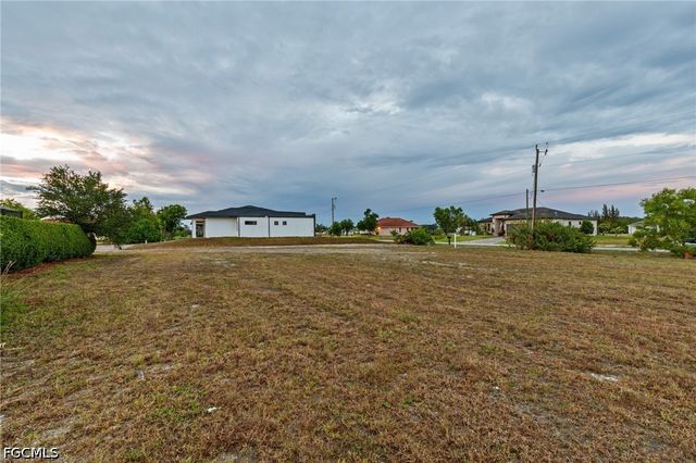 2722 NW 41st PL, Cape Coral, FL 33993