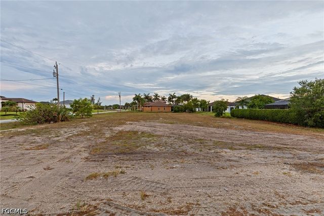 2722 NW 41st PL, Cape Coral, FL 33993