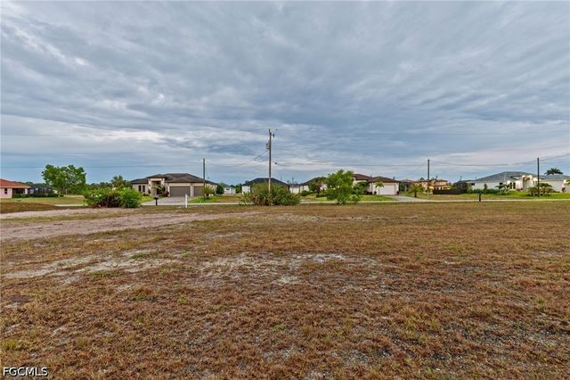 2722 NW 41st PL, Cape Coral, FL 33993