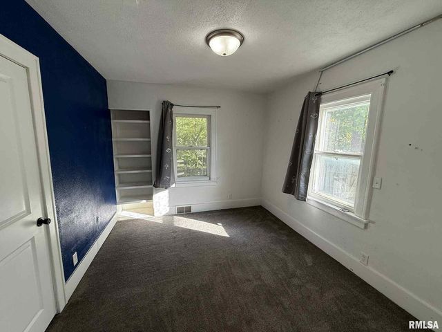 2209 39TH Street, Rock Island, IL 61201