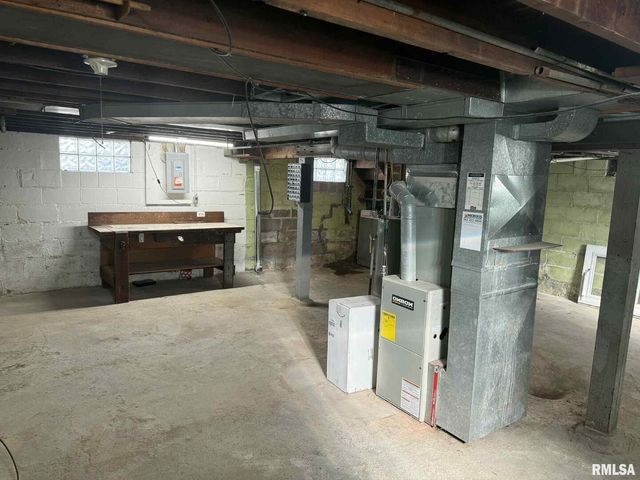 2209 39TH Street, Rock Island, IL 61201