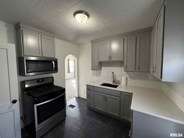 2209 39TH Street, Rock Island, IL 61201