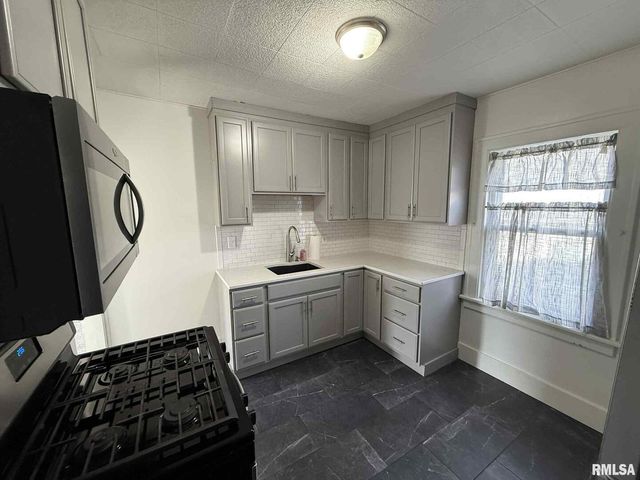 2209 39TH Street, Rock Island, IL 61201