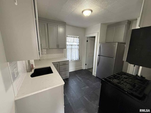 2209 39TH Street, Rock Island, IL 61201