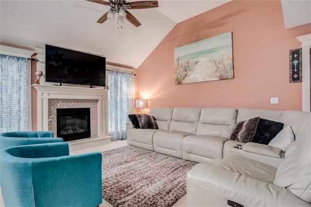 465 Lilly Lane, Liberty, MO 64068