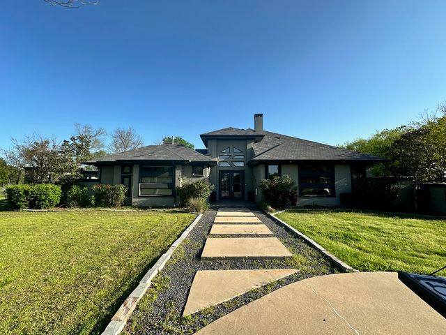 8300 Willow Circle, Terrell, TX 75160