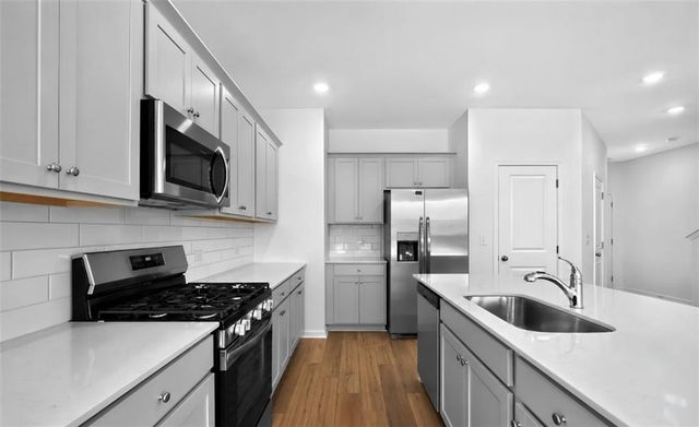 2040 Presley Point, Lawrenceville, GA 30044