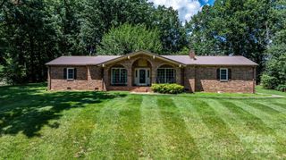 1560 Lafayette Avenue, Hudson, NC 28638