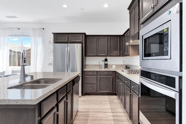 4076 Dennis, Clovis, CA 93619