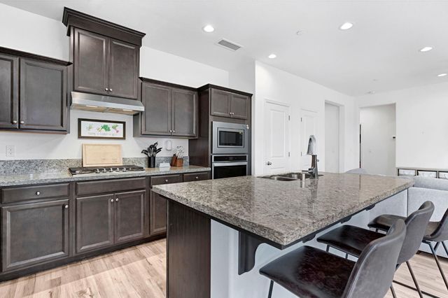 4076 Dennis, Clovis, CA 93619