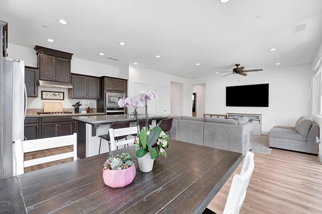 4076 Dennis, Clovis, CA 93619