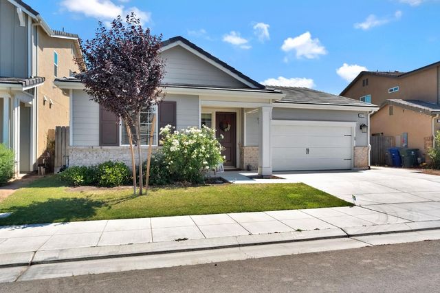 4076 Dennis, Clovis, CA 93619