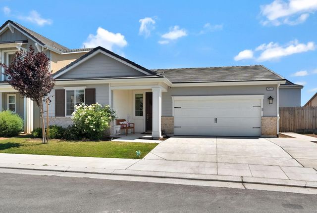 4076 Dennis, Clovis, CA 93619