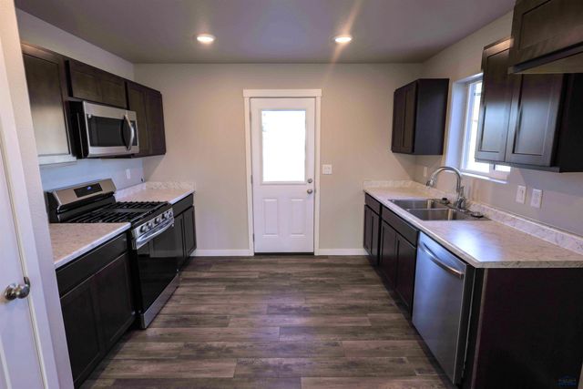 444 NIGHTHAWK DR, Box Elder, SD 57719