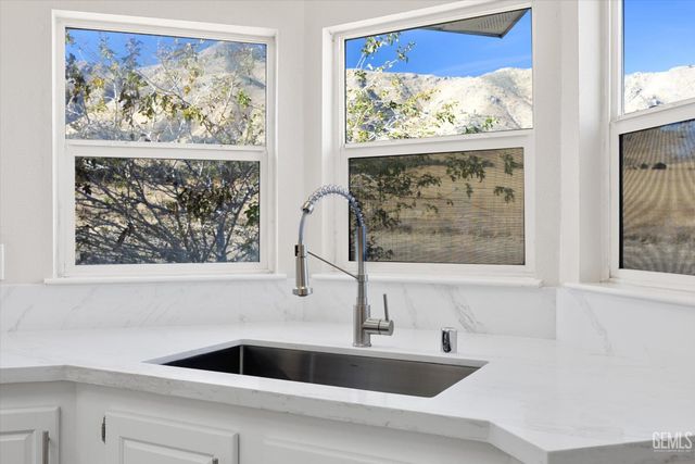 4500 Joshua Drive, Mountain Mesa, CA 93240