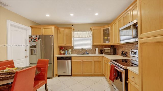 10651 NW 19th Pl, Pembroke Pines, FL 33026