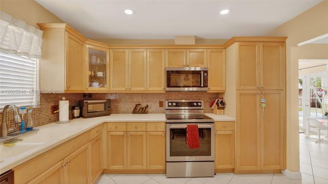 10651 NW 19th Pl, Pembroke Pines, FL 33026