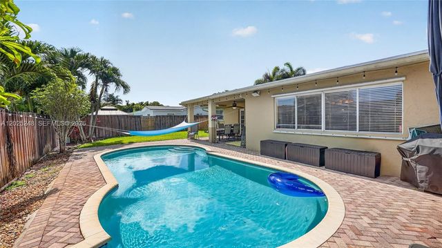 10651 NW 19th Pl, Pembroke Pines, FL 33026