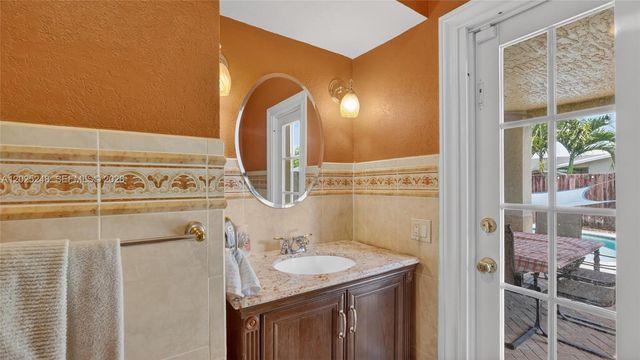 10651 NW 19th Pl, Pembroke Pines, FL 33026