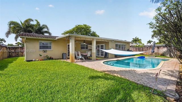 10651 NW 19th Pl, Pembroke Pines, FL 33026