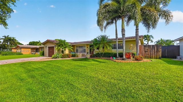 10651 NW 19th Pl, Pembroke Pines, FL 33026