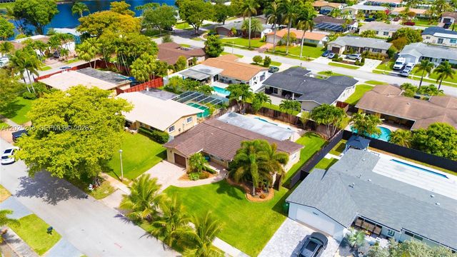 10651 NW 19th Pl, Pembroke Pines, FL 33026