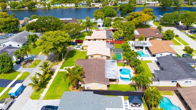 10651 NW 19th Pl, Pembroke Pines, FL 33026