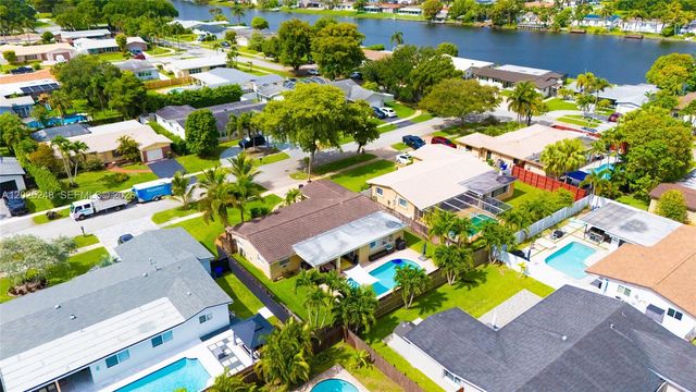 10651 NW 19th Pl, Pembroke Pines, FL 33026