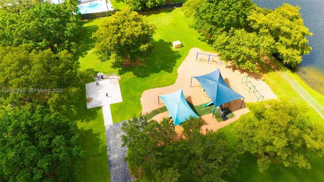 10651 NW 19th Pl, Pembroke Pines, FL 33026