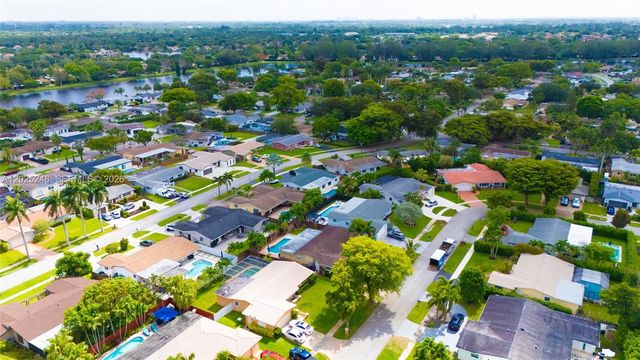 10651 NW 19th Pl, Pembroke Pines, FL 33026