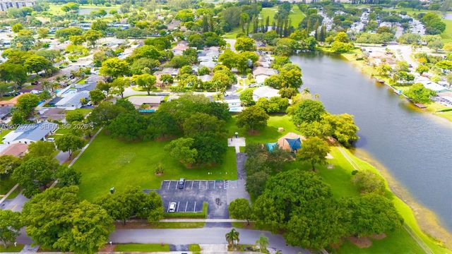 10651 NW 19th Pl, Pembroke Pines, FL 33026
