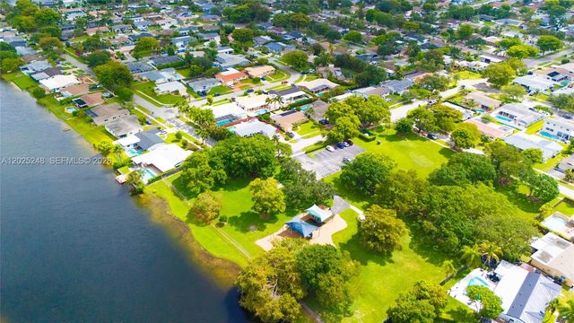 10651 NW 19th Pl, Pembroke Pines, FL 33026