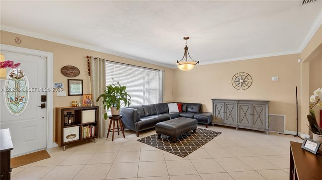 10651 NW 19th Pl, Pembroke Pines, FL 33026