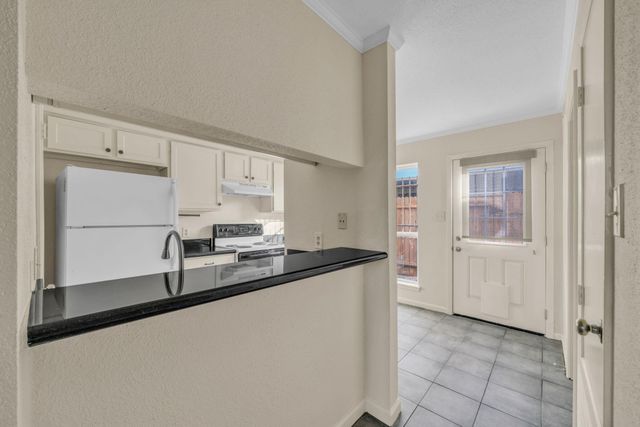 6111 Beverly Hill Street 3, Houston, TX 77057