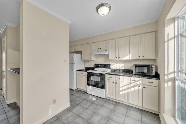 6111 Beverly Hill Street 3, Houston, TX 77057